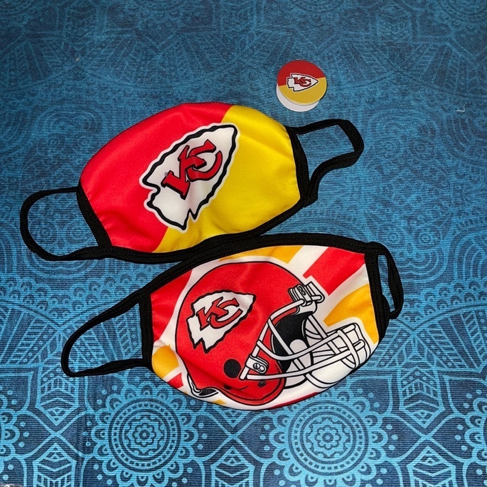 6/$20 New Set/2 KC Chiefs face mask w pop socket